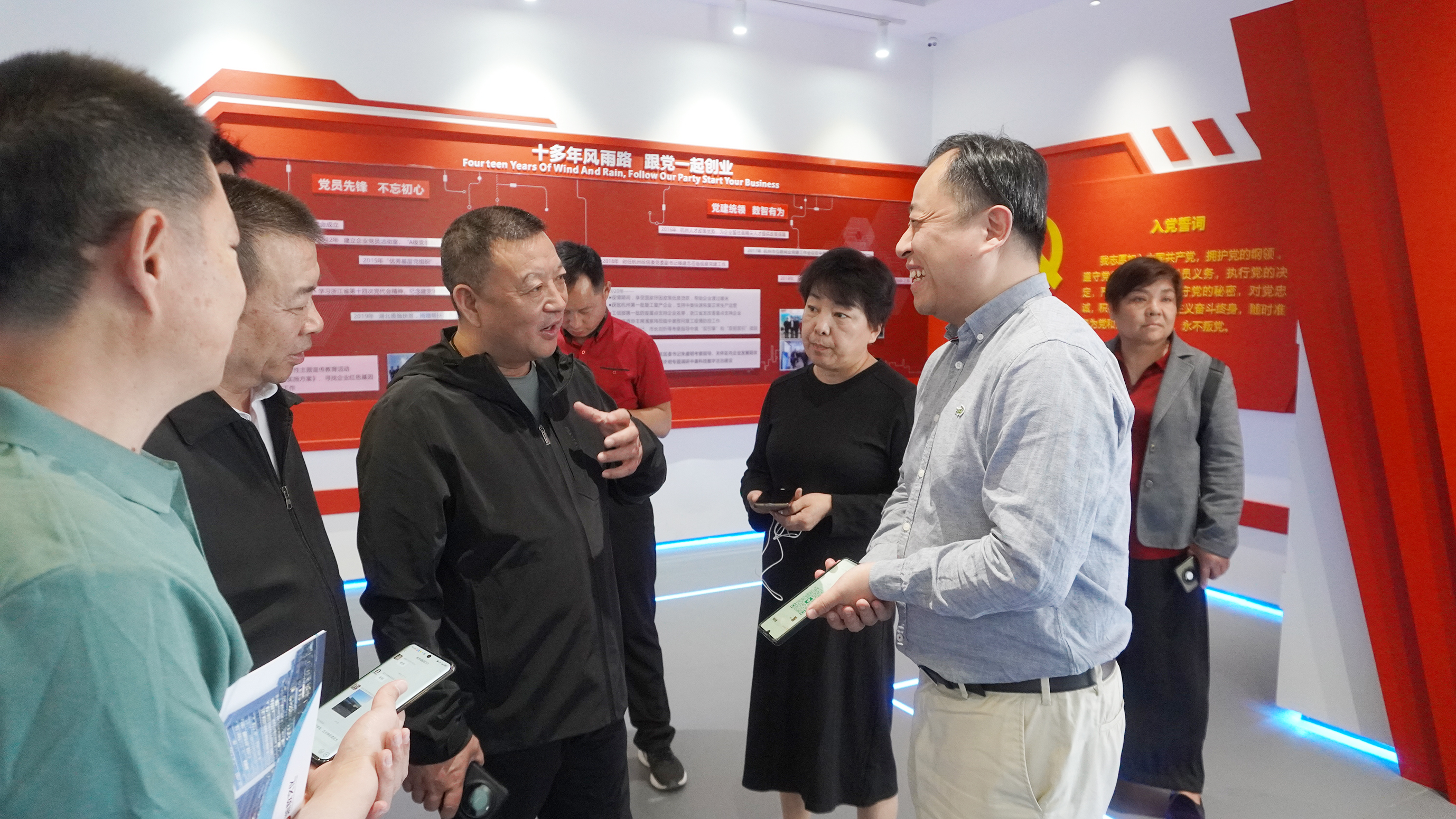 新疆阿克蘇工商聯(lián)杜鋒云副主席一行來(lái)訪中奧視察